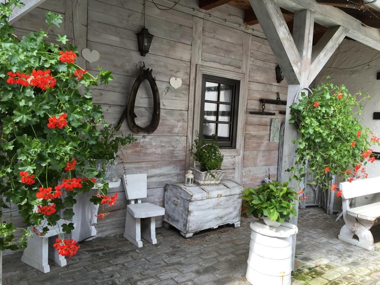 Stajnia Bialy Borek Biskupice  ภายนอก รูปภาพ